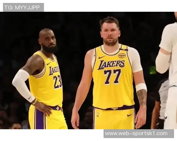 东契奇疲惫示意詹姆斯单打老詹杀死比赛后深情回应我懂你 东契奇疲惫示意詹姆斯单打老詹杀死比赛后深情回应我懂你